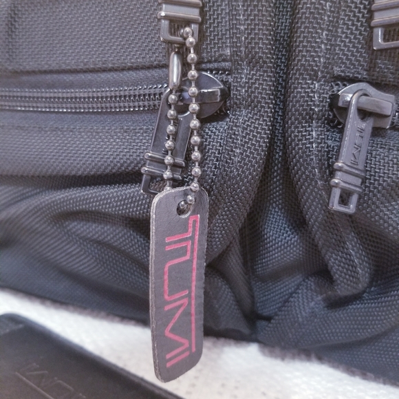 TUMI EXPANDABLE MESSENGER BRIEFCASE BLACK NYLON BAG WITH HANGTAGS - Picture 11 of 12